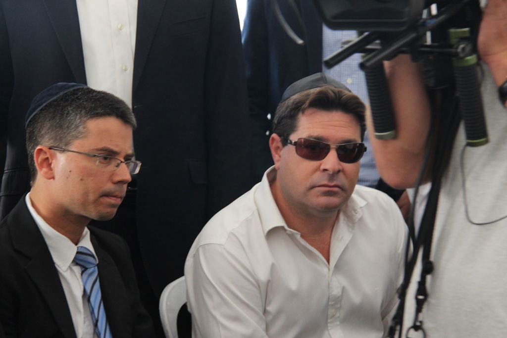 גלרית ענק: אלפים ובראשם גדולי ישראל בניחום אבלים בבית הגר"ע יוסף זצוק"ל