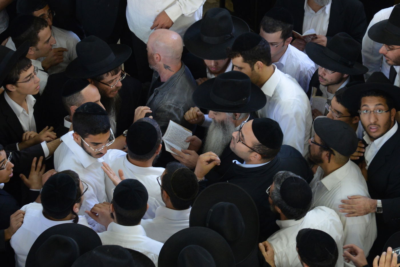 מסע הלוויה: מיליון נפרדים, מאה תמונות • גלריה