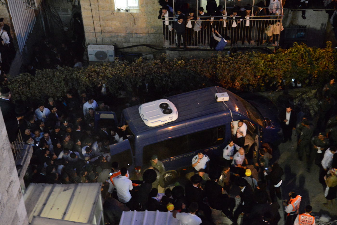 מסע הלוויה: מיליון נפרדים, מאה תמונות • גלריה