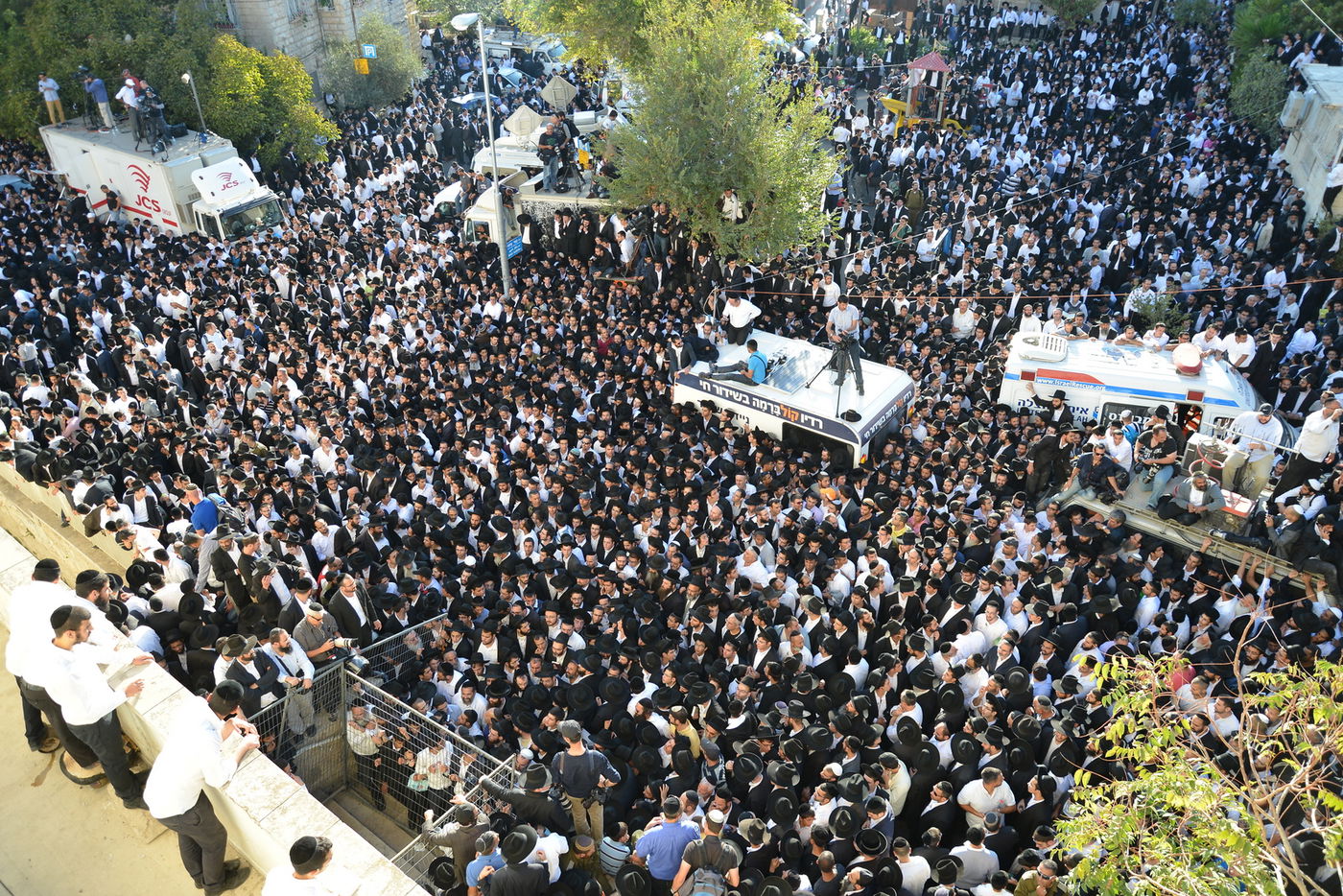 מסע הלוויה: מיליון נפרדים, מאה תמונות • גלריה