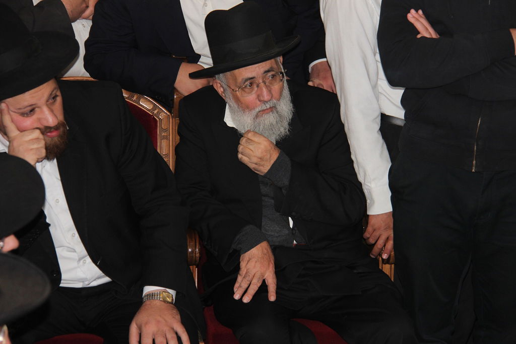 גלרית ענק: אלפים ובראשם גדולי ישראל בניחום אבלים בבית הגר"ע יוסף זצוק"ל