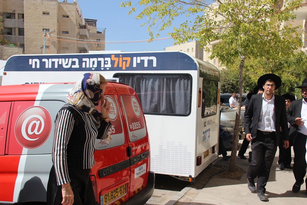 גלרית ענק: אלפים ובראשם גדולי ישראל בניחום אבלים בבית הגר"ע יוסף זצוק"ל