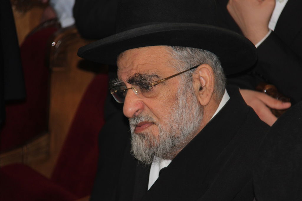 גלרית ענק: אלפים ובראשם גדולי ישראל בניחום אבלים בבית הגר"ע יוסף זצוק"ל