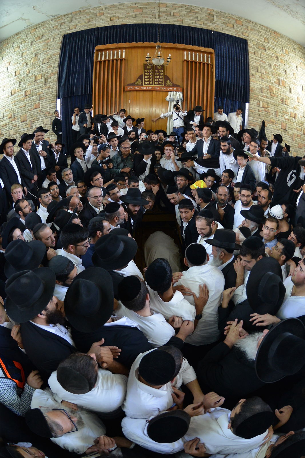 מסע הלוויה: מיליון נפרדים, מאה תמונות • גלריה