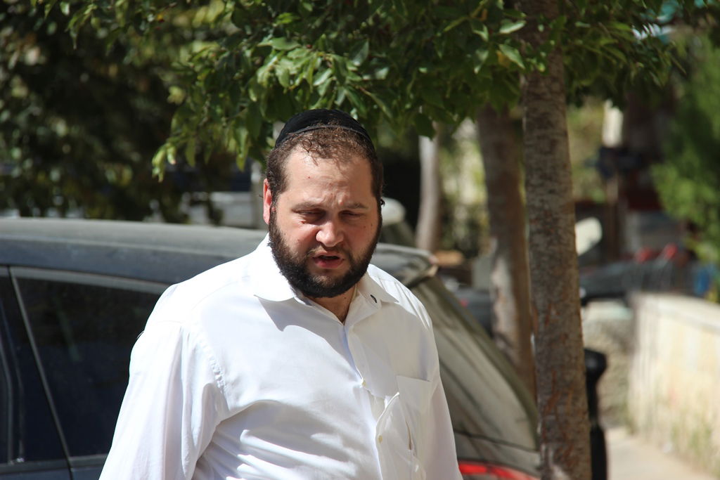 גלרית ענק: אלפים ובראשם גדולי ישראל בניחום אבלים בבית הגר"ע יוסף זצוק"ל