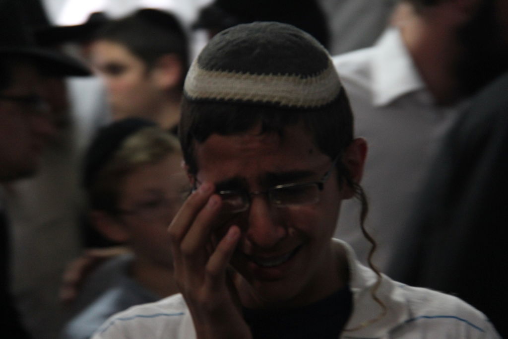 גלרית ענק: אלפים ובראשם גדולי ישראל בניחום אבלים בבית הגר"ע יוסף זצוק"ל