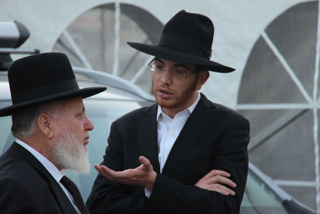 גלרית ענק: אלפים ובראשם גדולי ישראל בניחום אבלים בבית הגר"ע יוסף זצוק"ל