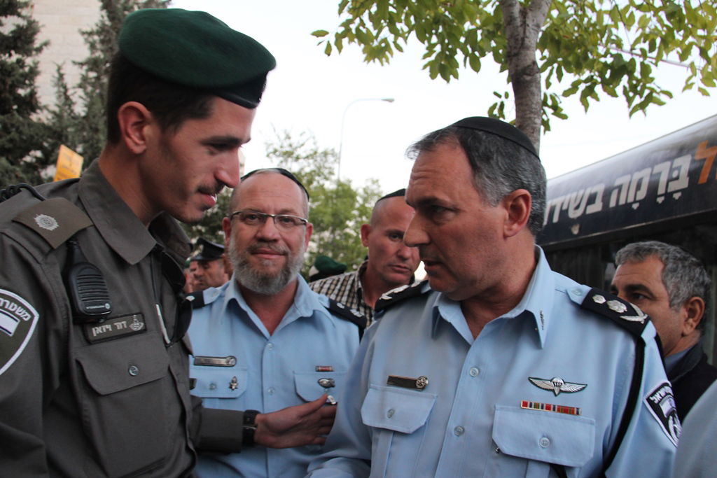 גלרית ענק: אלפים ובראשם גדולי ישראל בניחום אבלים בבית הגר"ע יוסף זצוק"ל