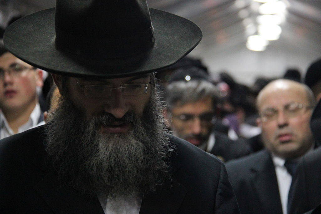 גלרית ענק: אלפים ובראשם גדולי ישראל בניחום אבלים בבית הגר"ע יוסף זצוק"ל