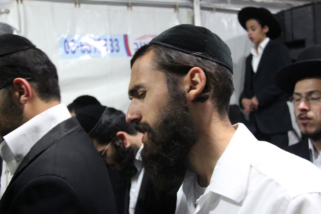 גלרית ענק: אלפים ובראשם גדולי ישראל בניחום אבלים בבית הגר"ע יוסף זצוק"ל