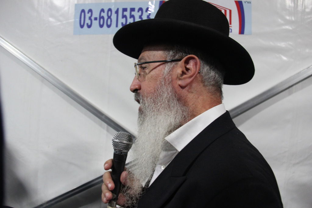 גלרית ענק: אלפים ובראשם גדולי ישראל בניחום אבלים בבית הגר"ע יוסף זצוק"ל