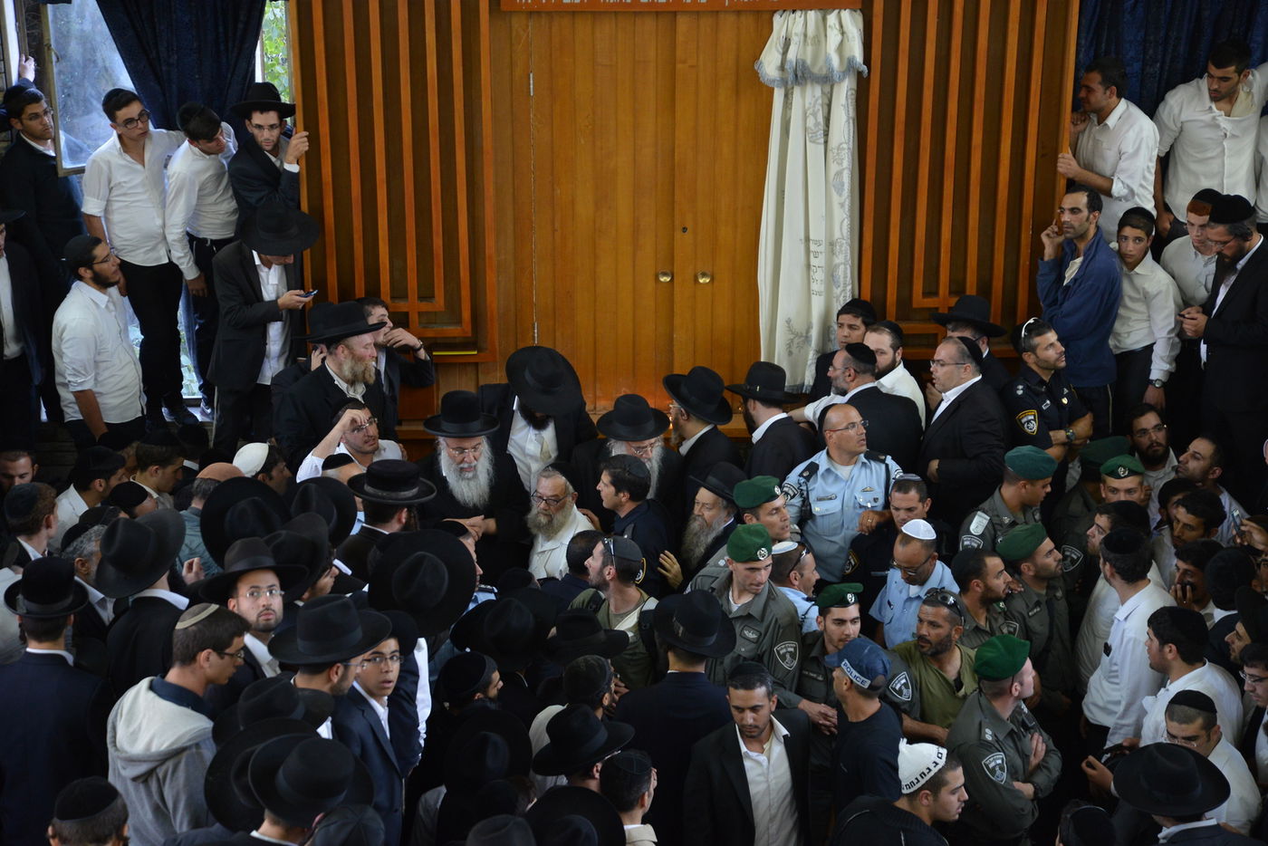 מסע הלוויה: מיליון נפרדים, מאה תמונות • גלריה