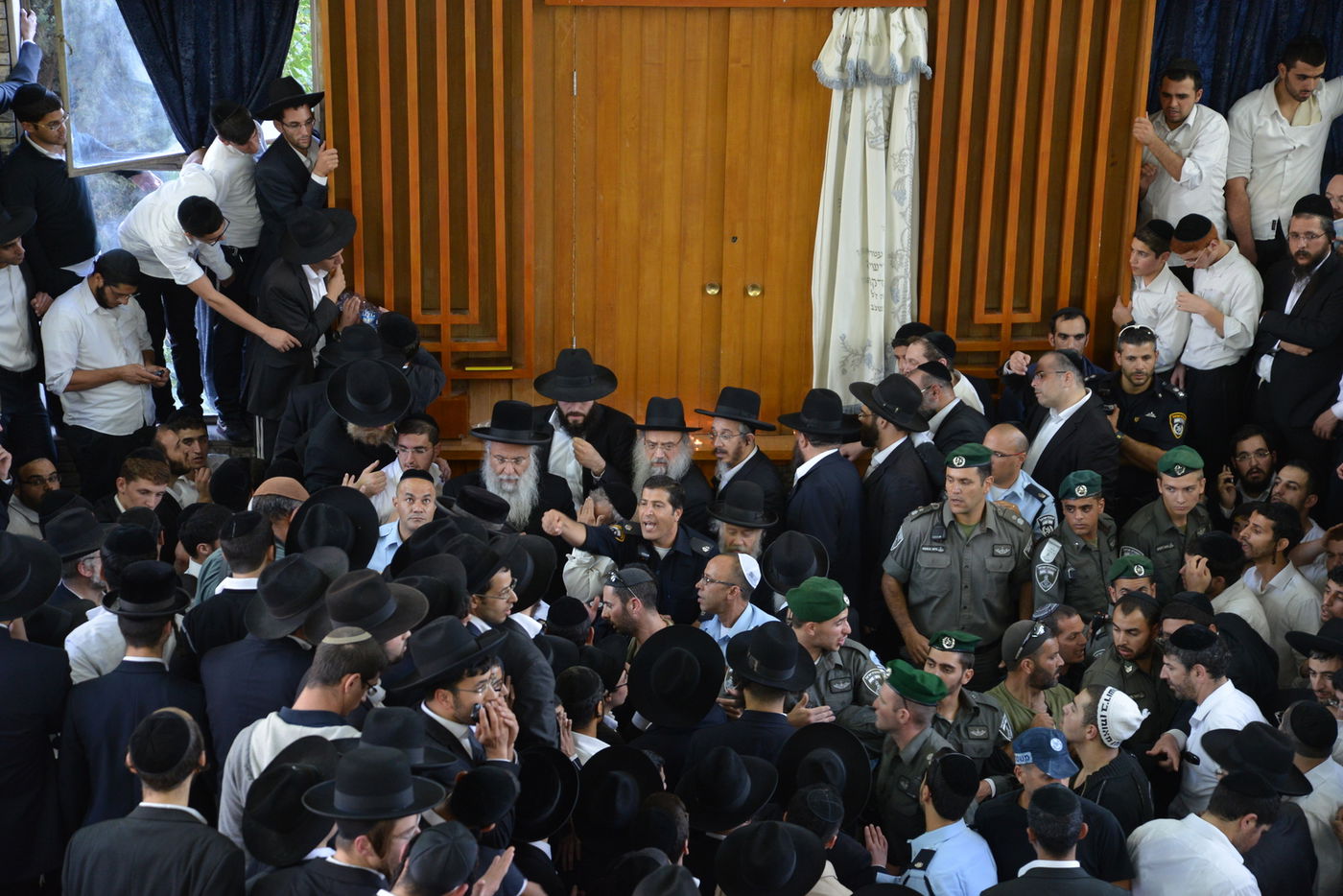 מסע הלוויה: מיליון נפרדים, מאה תמונות • גלריה