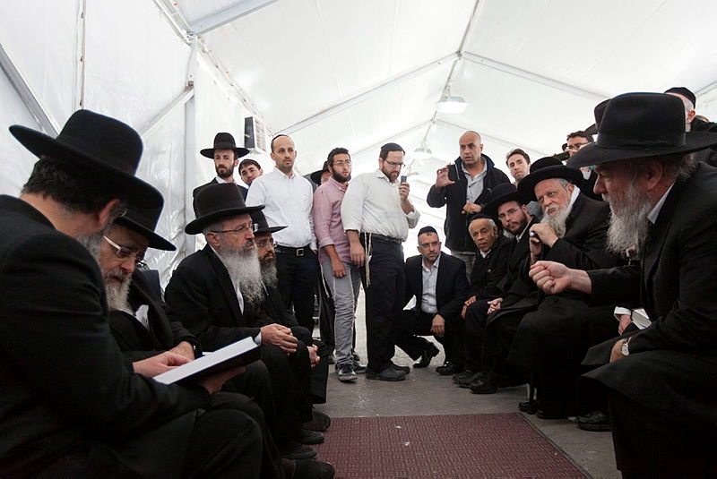 אוהל האבלים, הבוקר