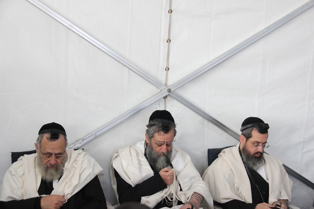 מנחמים ומתנחמים ביום השני ל'שבעה' • תיעוד מרחוב הקבלן