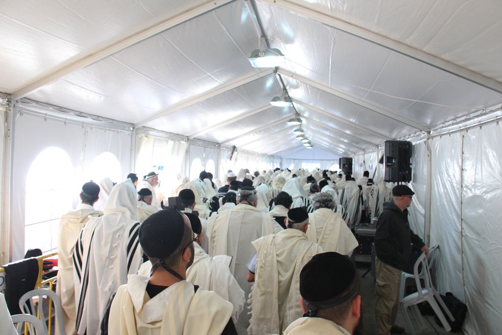 מנחמים ומתנחמים ביום השני ל'שבעה' • תיעוד מרחוב הקבלן