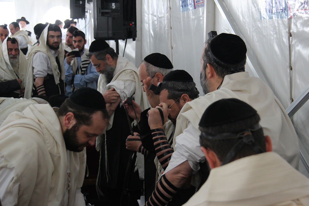 מנחמים ומתנחמים ביום השני ל'שבעה' • תיעוד מרחוב הקבלן