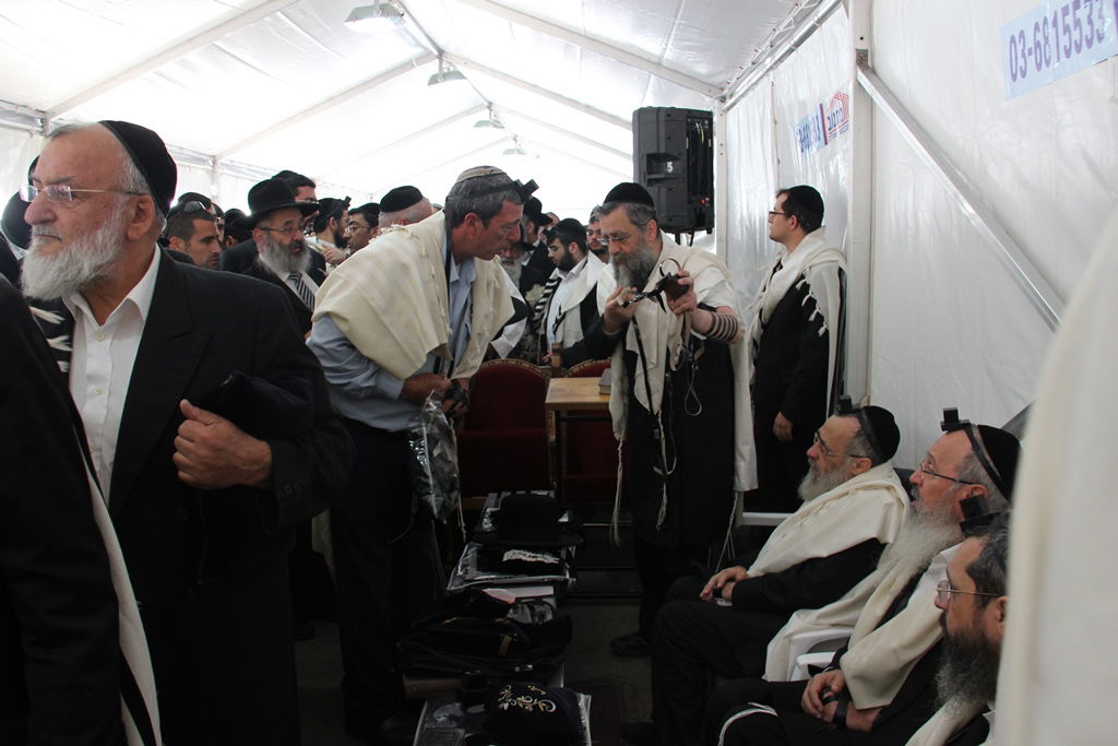 מנחמים ומתנחמים ביום השני ל'שבעה' • תיעוד מרחוב הקבלן