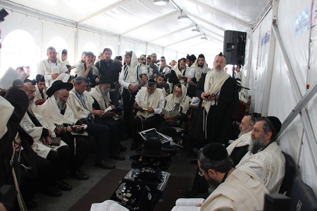 מנחמים ומתנחמים ביום השני ל'שבעה' • תיעוד מרחוב הקבלן