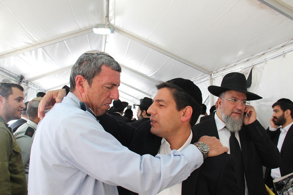 מנחמים ומתנחמים ביום השני ל'שבעה' • תיעוד מרחוב הקבלן