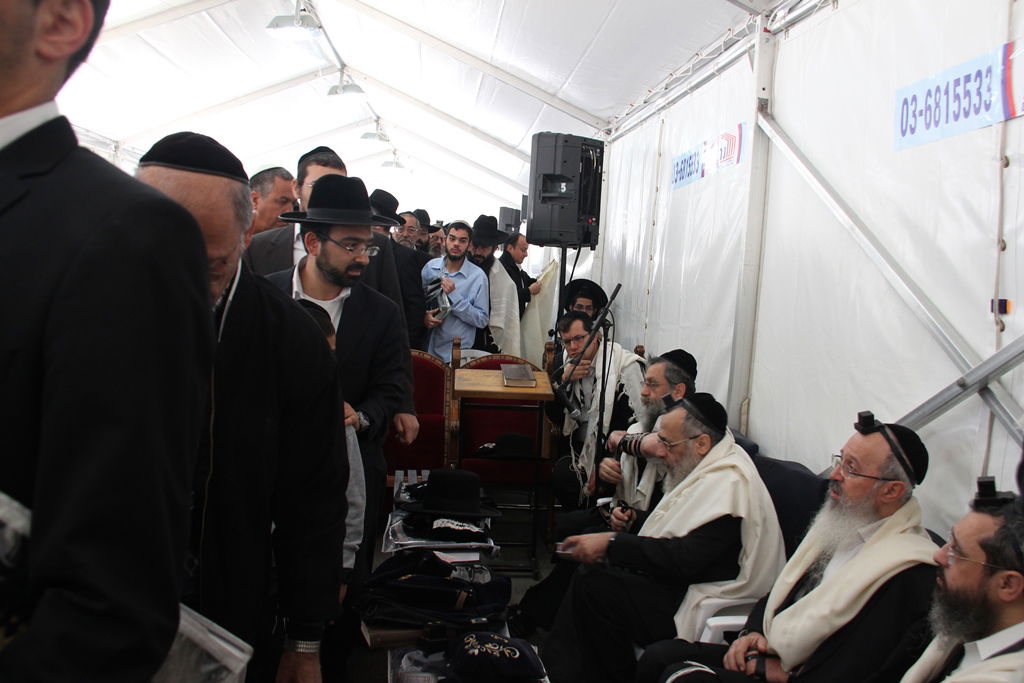 מנחמים ומתנחמים ביום השני ל'שבעה' • תיעוד מרחוב הקבלן