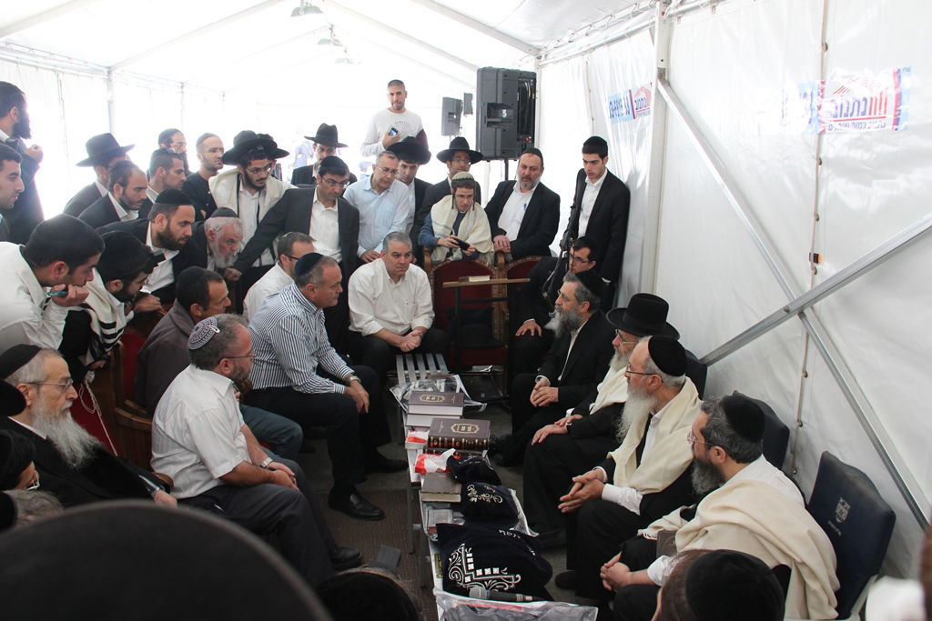 מנחמים ומתנחמים ביום השני ל'שבעה' • תיעוד מרחוב הקבלן