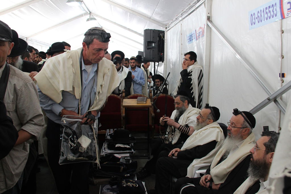 מנחמים ומתנחמים ביום השני ל'שבעה' • תיעוד מרחוב הקבלן