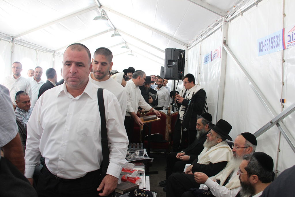 מנחמים ומתנחמים ביום השני ל'שבעה' • תיעוד מרחוב הקבלן