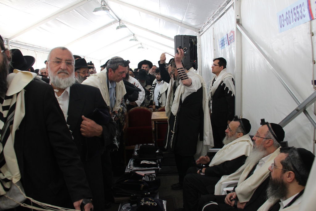 מנחמים ומתנחמים ביום השני ל'שבעה' • תיעוד מרחוב הקבלן