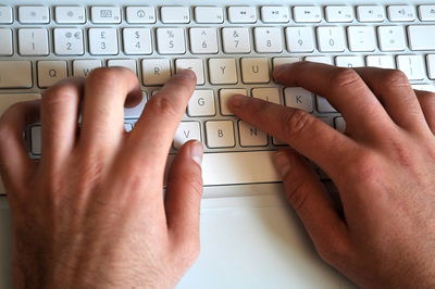 תוך חמש דקות: המשטרה איתרה מפרסם פוסט פוגעני נגד הגר"ע יוסף