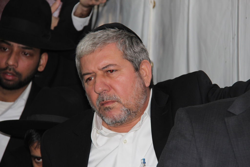 צפו: רבנים, אדמו"רים ואישי ציבור מנחמים בבית משפחת הרב עובדיה