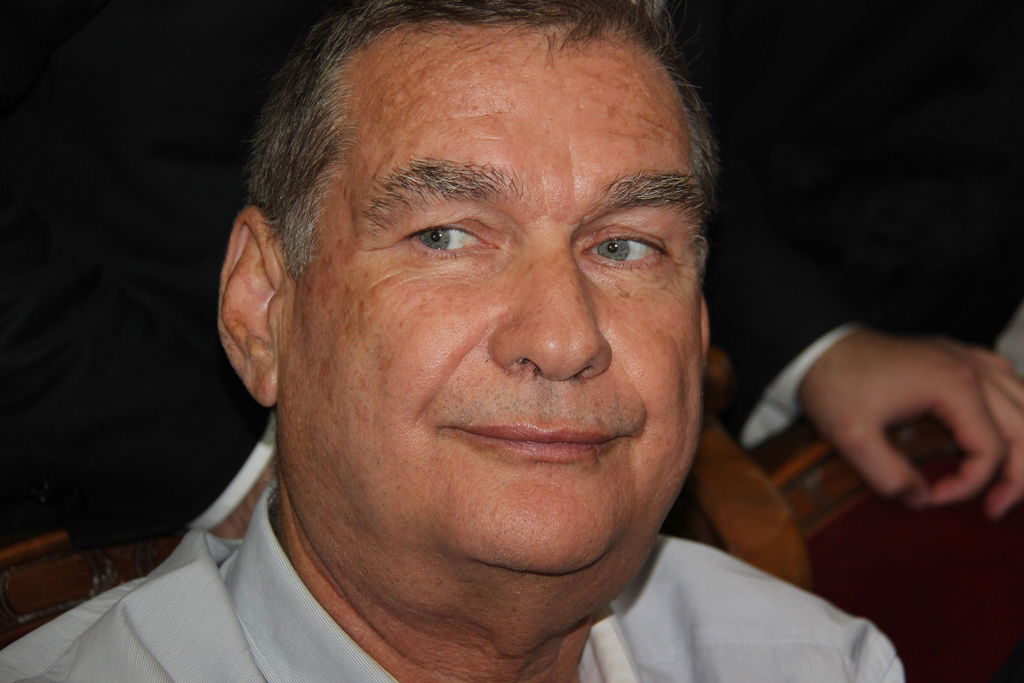 צפו: רבנים, אדמו"רים ואישי ציבור מנחמים בבית משפחת הרב עובדיה