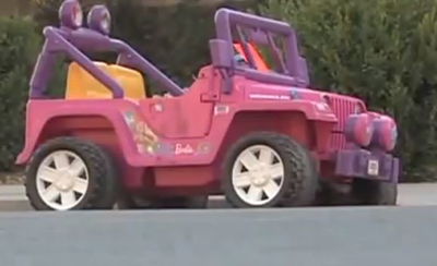 צפו: פקח נתן דו"ח למכונית צעצוע