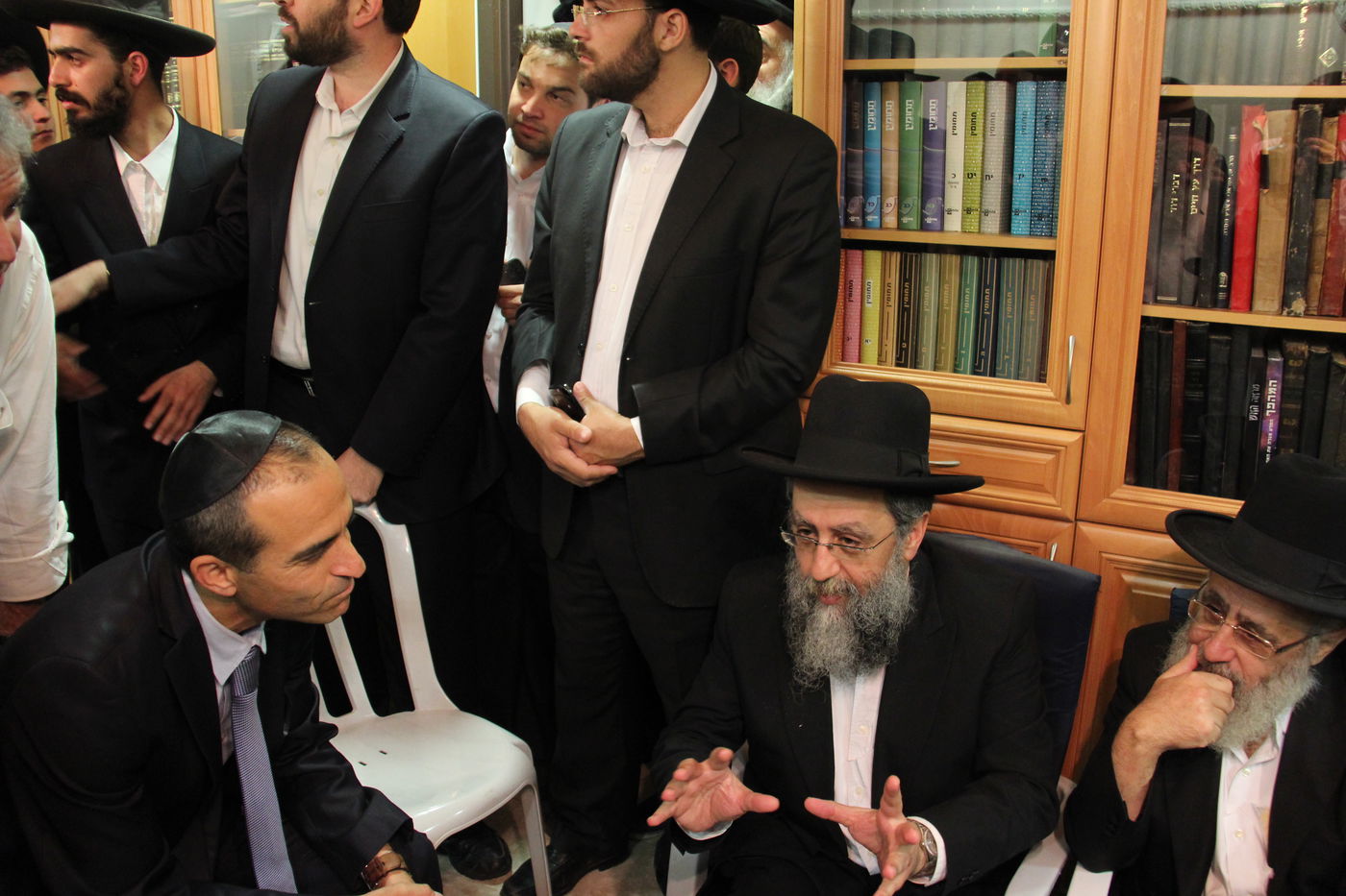 אלפי מנחמים, מאה תמונות • גלריה