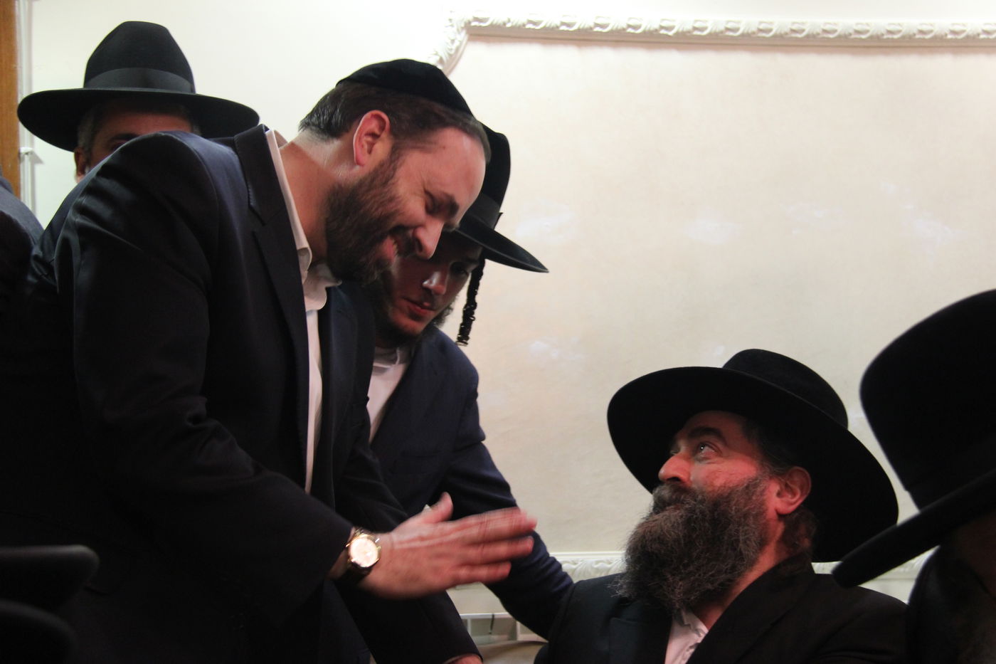 אלפי מנחמים, מאה תמונות • גלריה