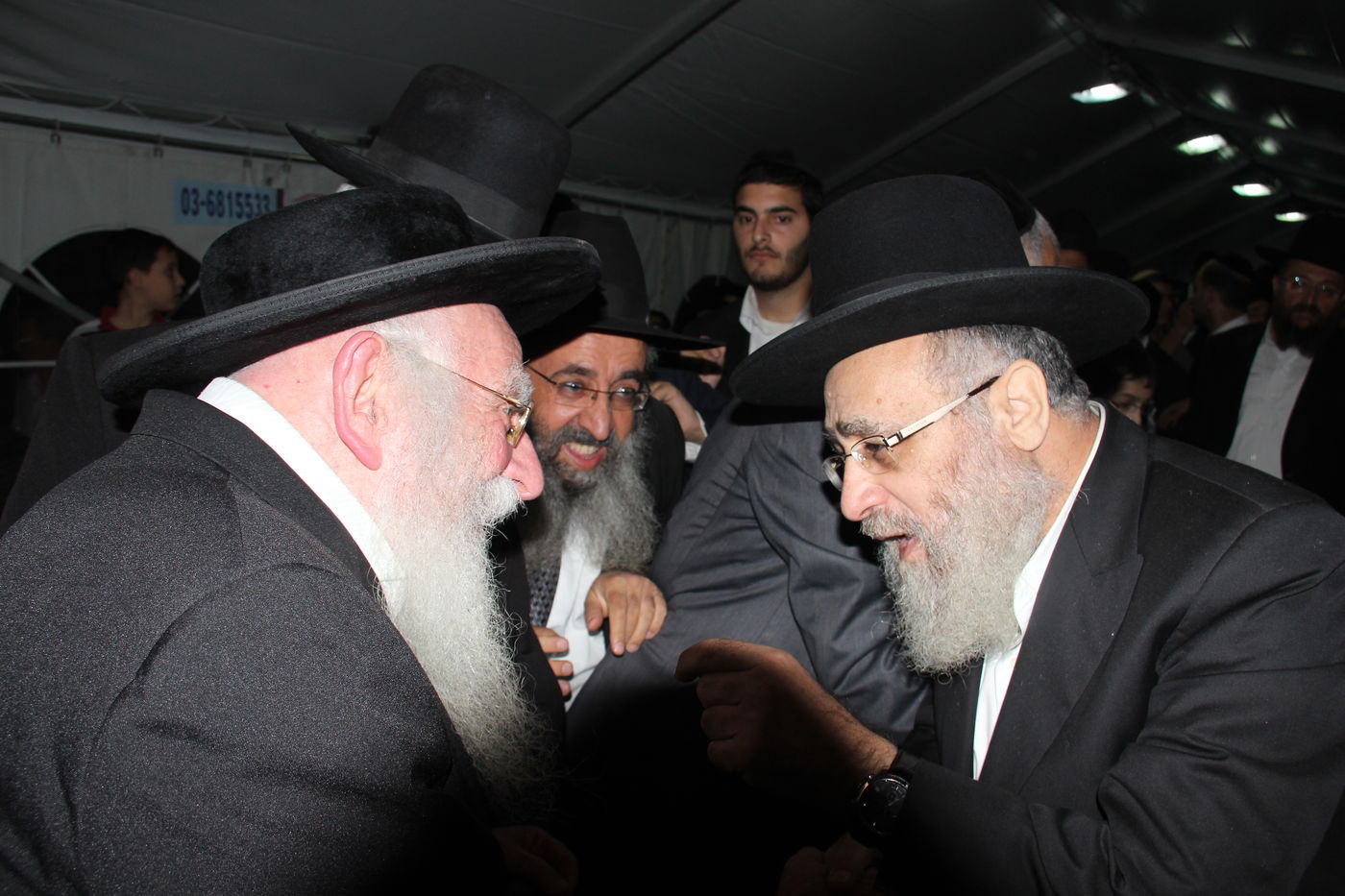 אלפי מנחמים, מאה תמונות • גלריה