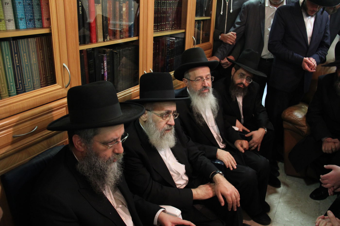 אלפי מנחמים, מאה תמונות • גלריה