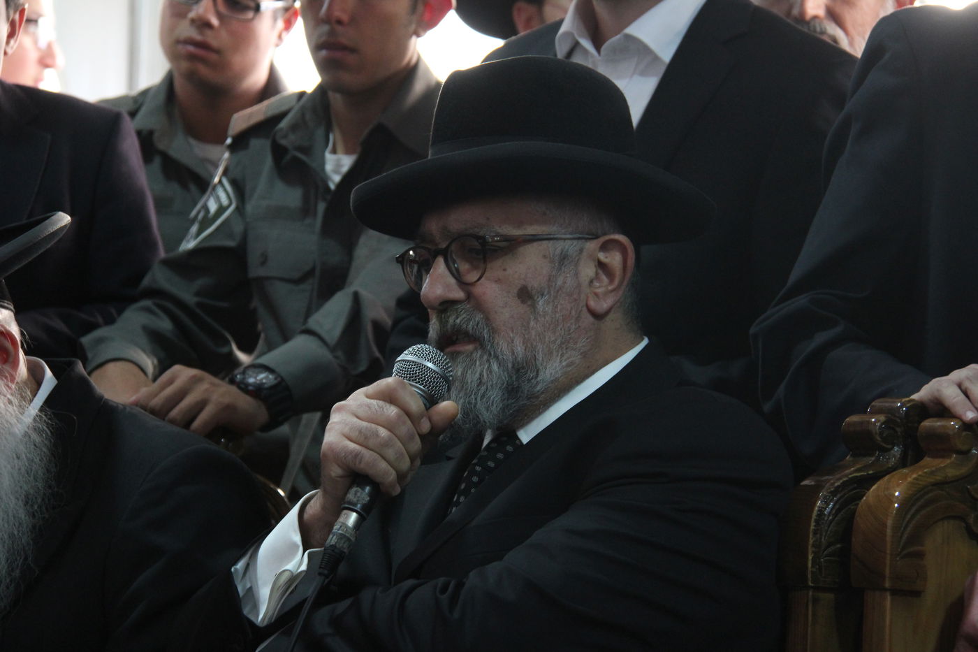 אלפי מנחמים, מאה תמונות • גלריה