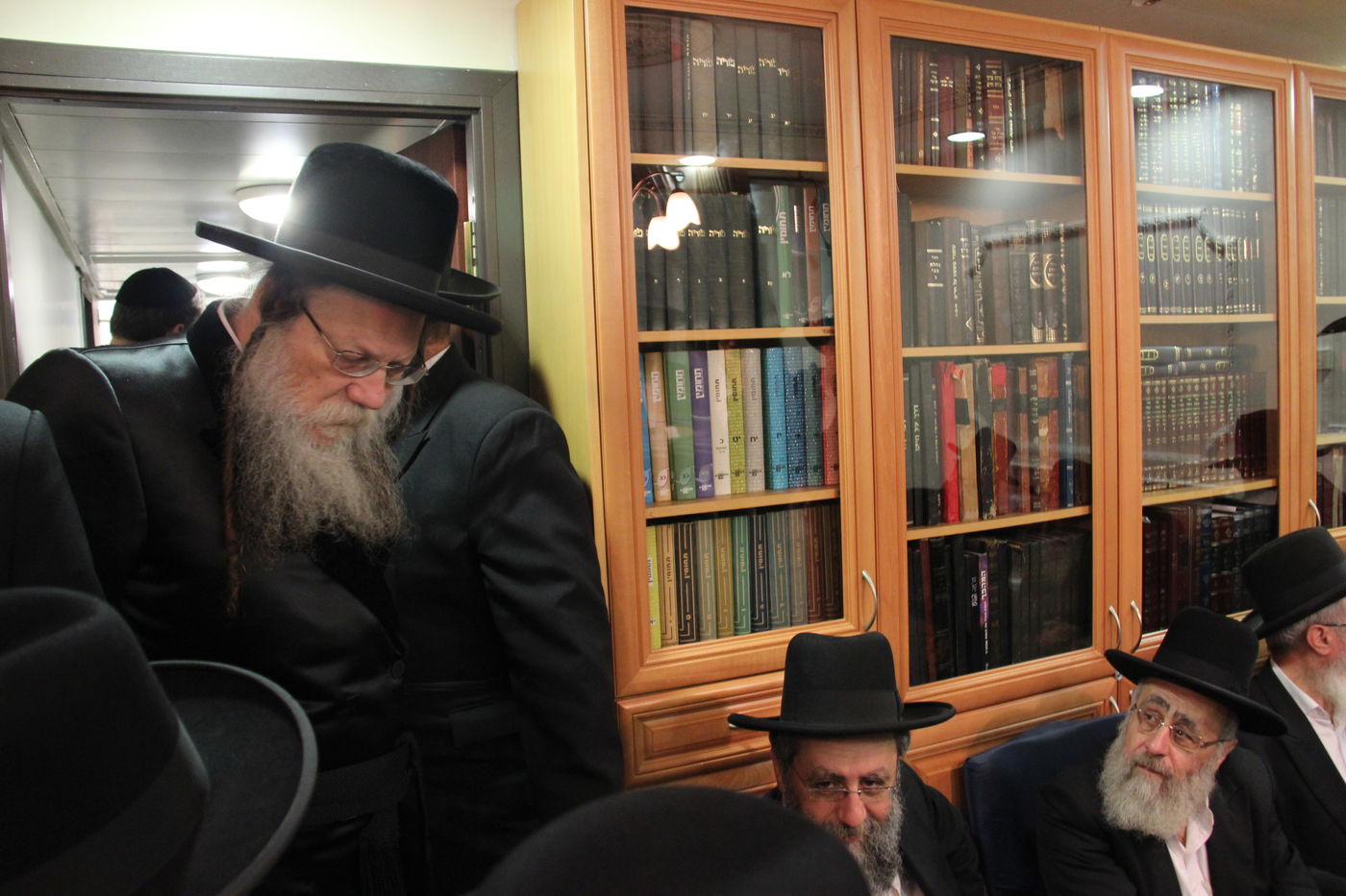 אלפי מנחמים, מאה תמונות • גלריה