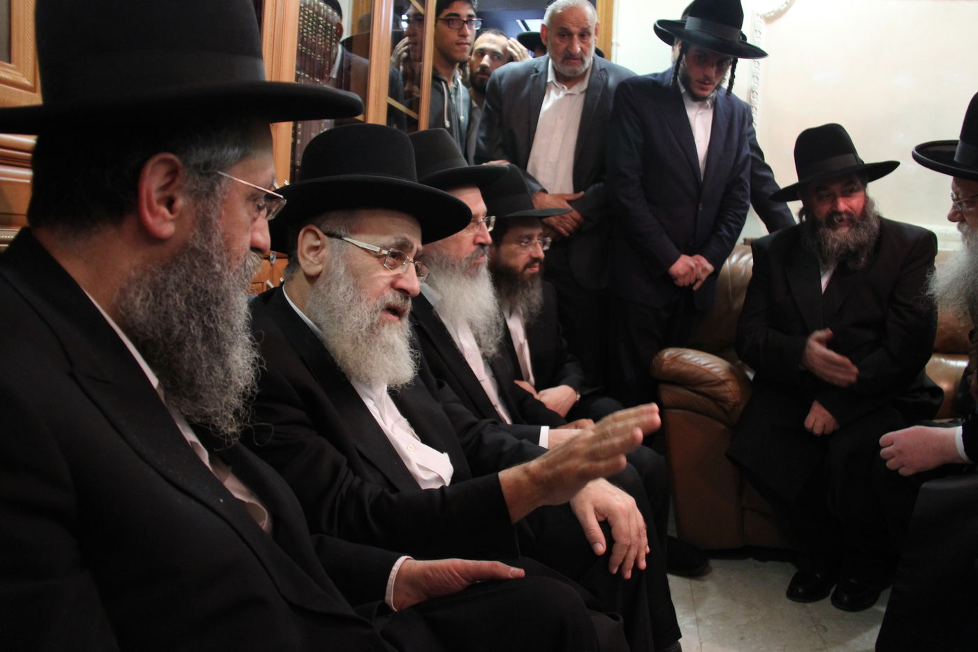 אלפי מנחמים, מאה תמונות • גלריה