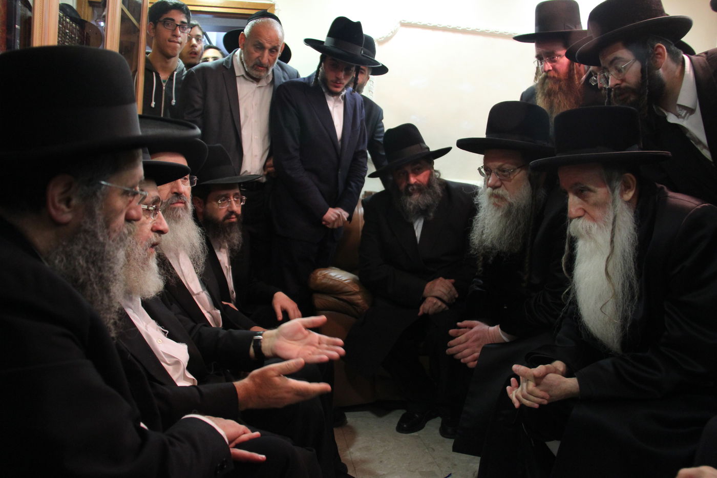 אלפי מנחמים, מאה תמונות • גלריה