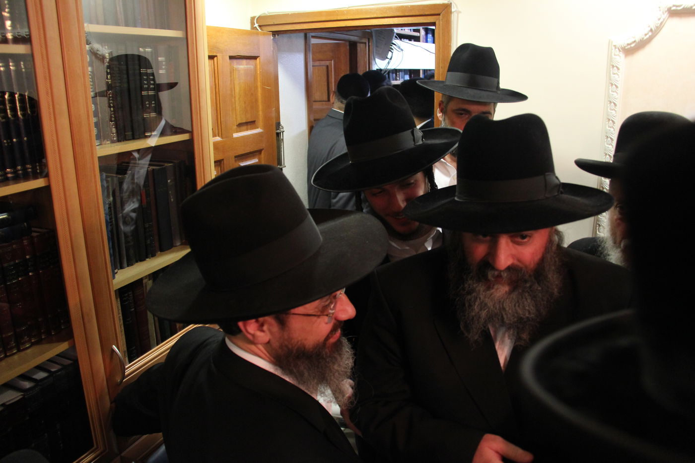 אלפי מנחמים, מאה תמונות • גלריה