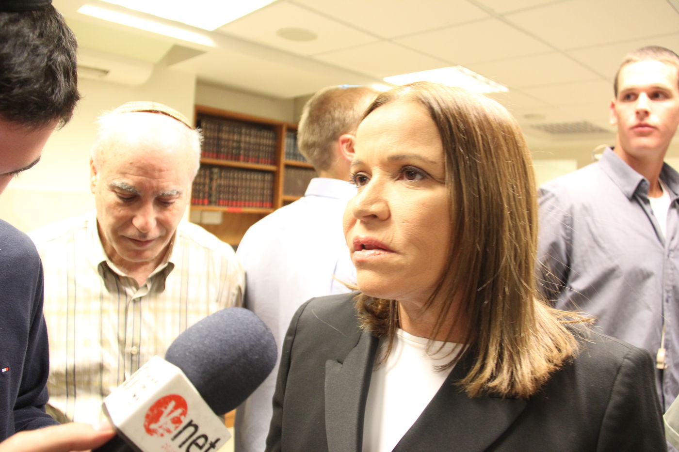 אלפי מנחמים, מאה תמונות • גלריה