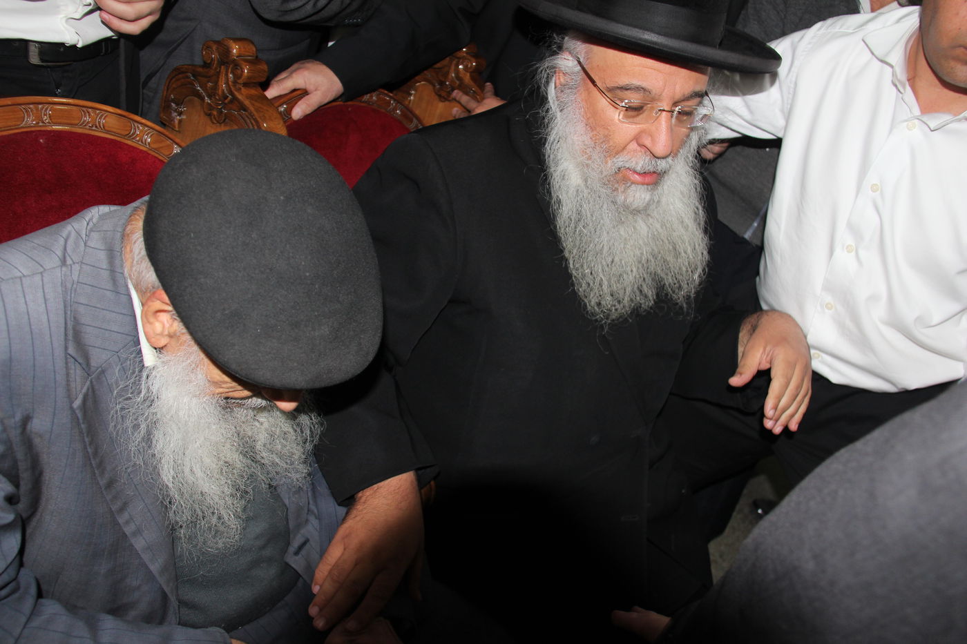 אלפי מנחמים, מאה תמונות • גלריה