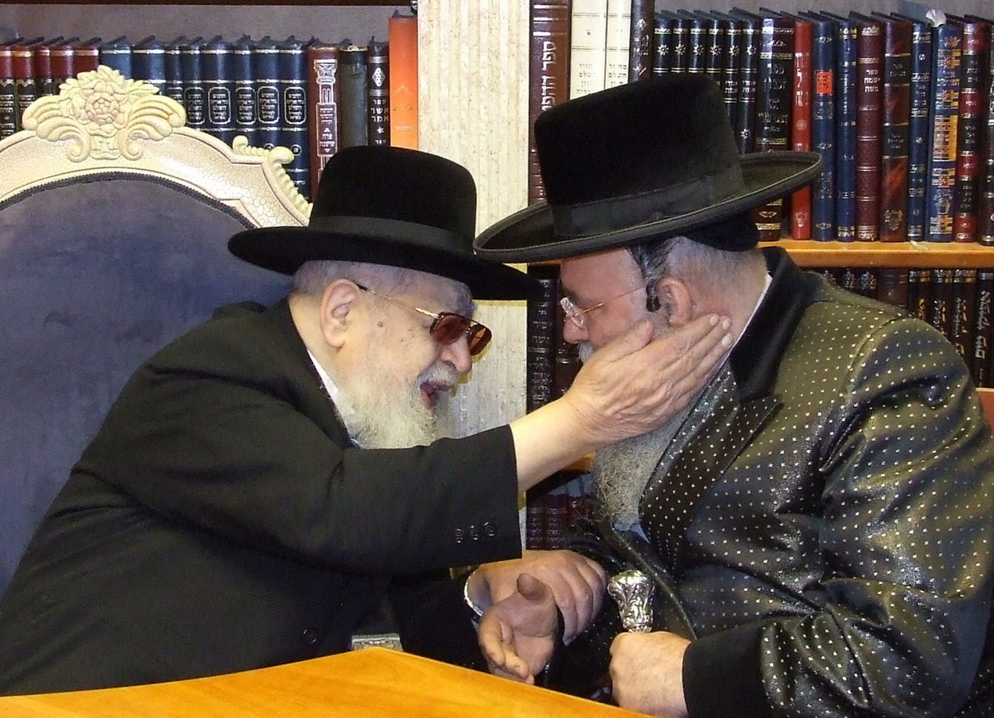 צפו: פגישת האדמו"ר ממישקולץ והגר"ע יוסף