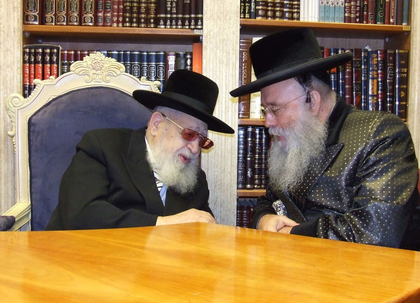 צפו: פגישת האדמו"ר ממישקולץ והגר"ע יוסף