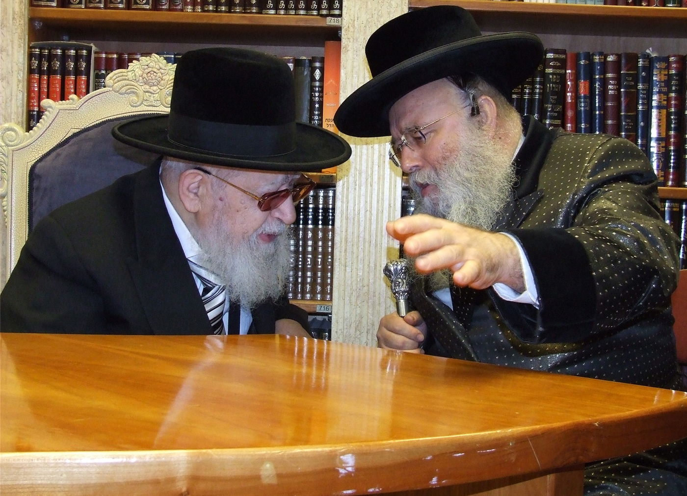 צפו: פגישת האדמו"ר ממישקולץ והגר"ע יוסף