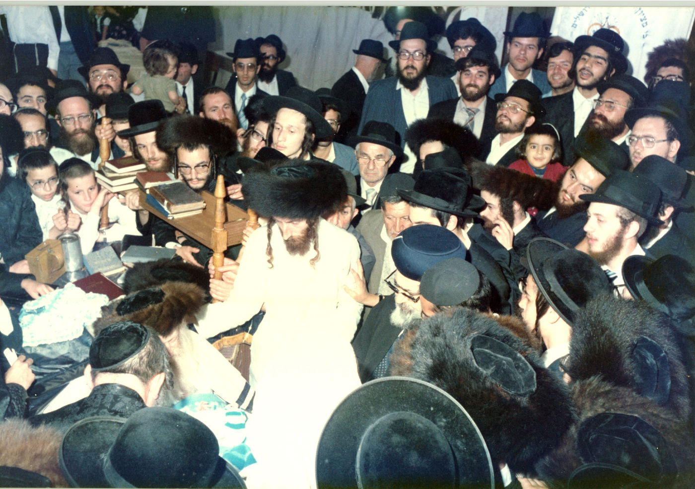 תיעוד מרגש: אהבת מרן הרב עובדיה יוסף זצ"ל לרב יצחק דוד גרוסמן