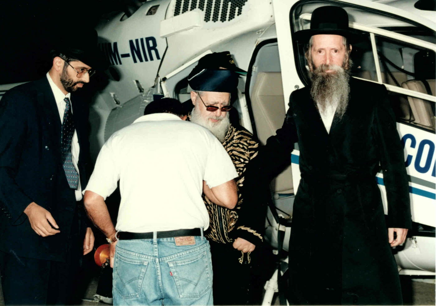 תיעוד מרגש: אהבת מרן הרב עובדיה יוסף זצ"ל לרב יצחק דוד גרוסמן