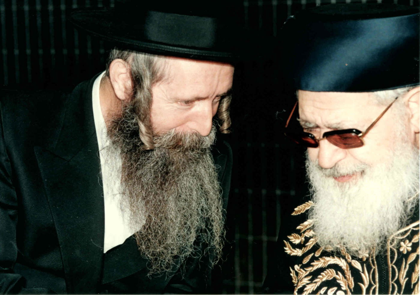 תיעוד מרגש: אהבת מרן הרב עובדיה יוסף זצ"ל לרב יצחק דוד גרוסמן